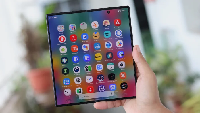 Galaxy Z Fold 8 Ultra: Χωρίς απάντηση η Apple, ώρα για τη Samsung Samsung Foldables: Δημοφιλέστερα από τα Galaxy S τα foldable