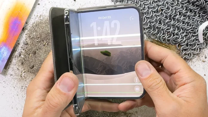iPhone Duo: Κατέρρευσε στο τεστ αντοχής του JerryRigEverything