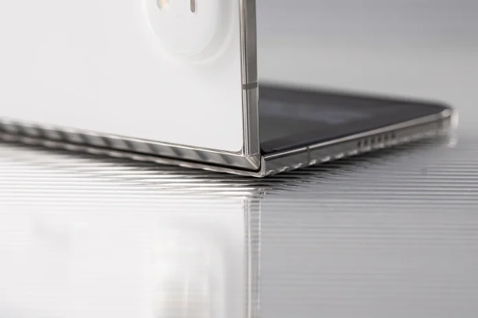 iPhone Duo: Η Apple παραδέχεται πρόβλημα με ραγισμένες οθόνες